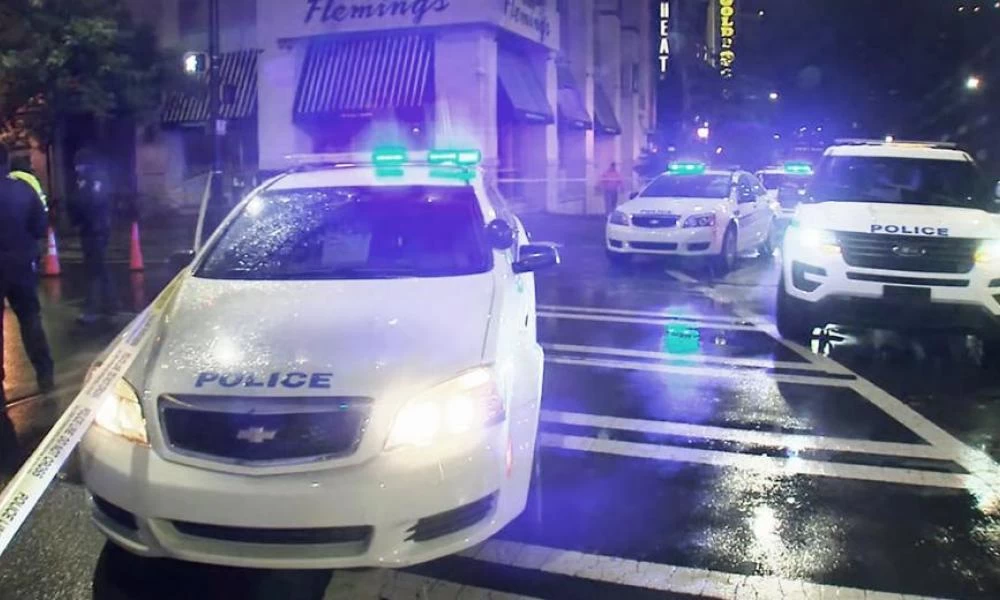 Τραγικό! Άντρας πήδηξε από κτίριο για να αυτοκτονήσει και σκότωσε μια κοπέλα (βίντεο)